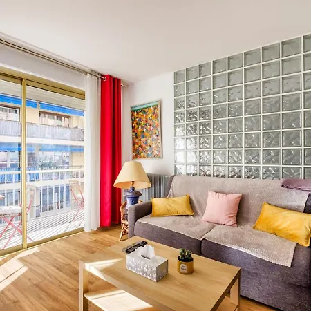 De Standing Apartment *